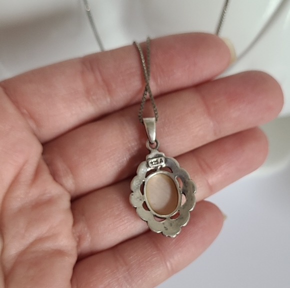 Vintage Grey Marcasite Crystal Shell Pearl Centre Pendant Necklace - Picture 2 of 12